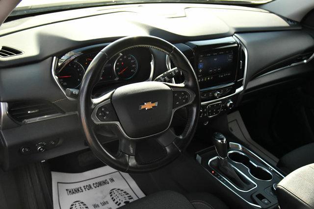 Photo of 2020 Silver Ice Metallic Chevrolet Traverse