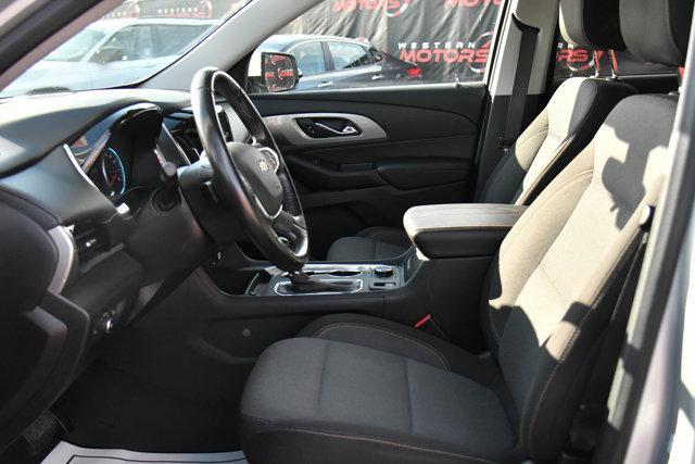 Photo of 2020 Silver Ice Metallic Chevrolet Traverse
