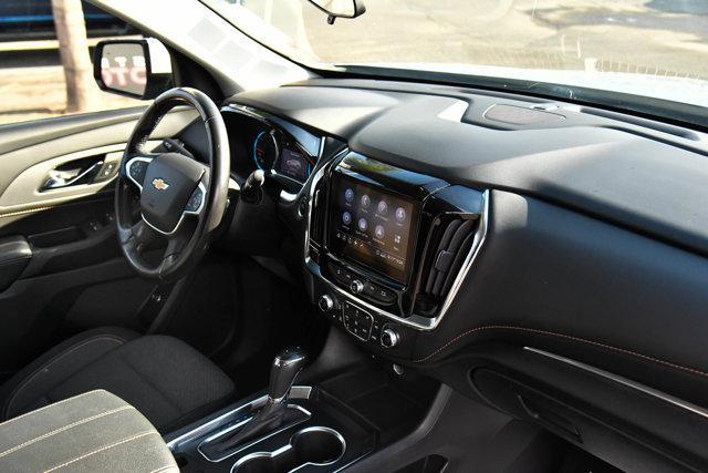Photo of 2020 Silver Ice Metallic Chevrolet Traverse