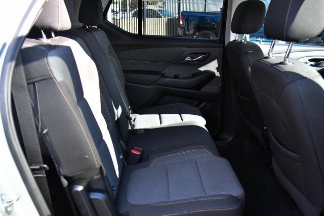 Photo of 2020 Silver Ice Metallic Chevrolet Traverse