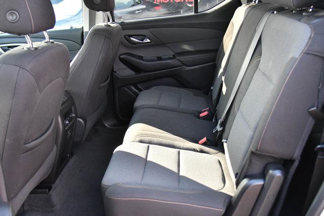 Photo of 2020 Silver Ice Metallic Chevrolet Traverse