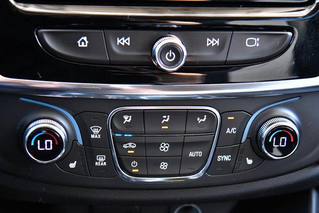 Photo of 2020 Silver Ice Metallic Chevrolet Traverse