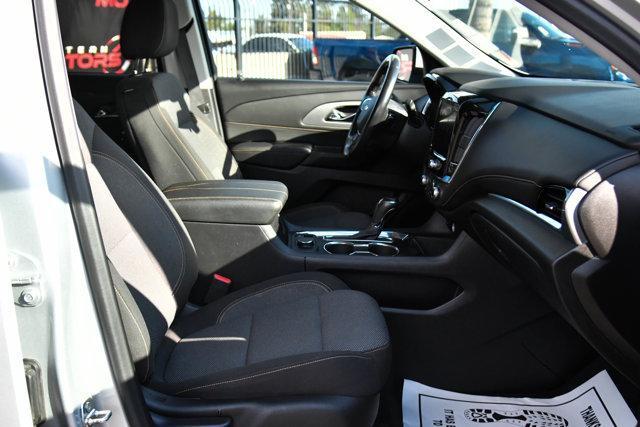 Photo of 2020 Silver Ice Metallic Chevrolet Traverse