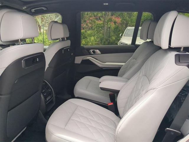 Photo of 2026 Tanzanite Blue II Metallic BMW X7