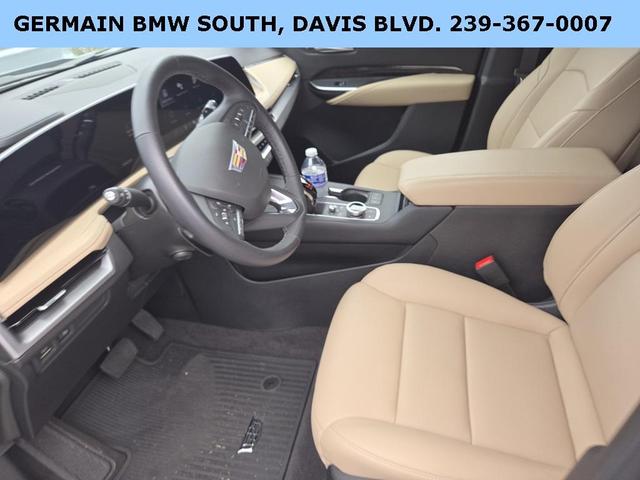 Photo of 2024 Silver Metallic Cadillac XT4