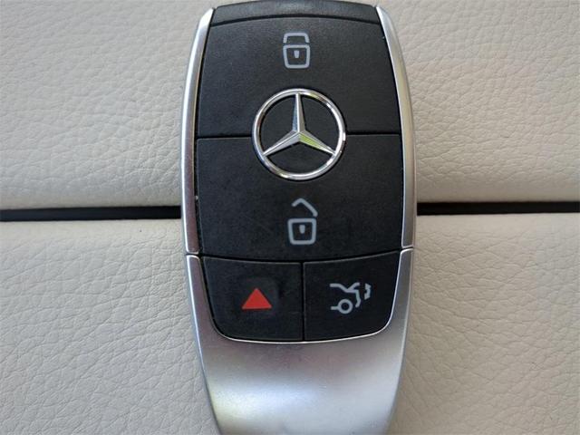 Photo of 2022 Black Mercedes-Benz GLE 350