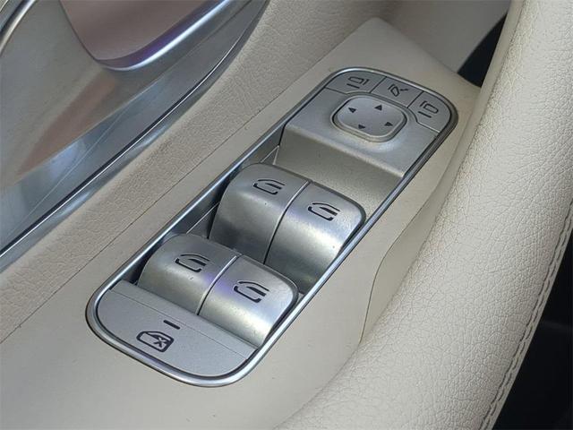 Photo of 2022 Black Mercedes-Benz GLE 350