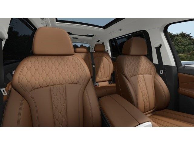 Photo of 2026 Mineral White Metallic BMW X7