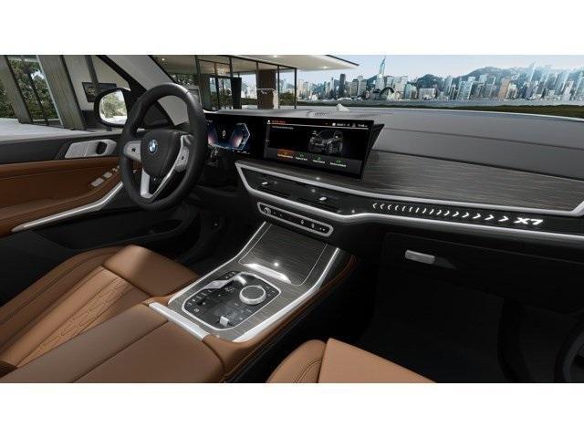 Photo of 2026 Mineral White Metallic BMW X7