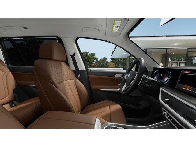 Photo of 2026 Mineral White Metallic BMW X7