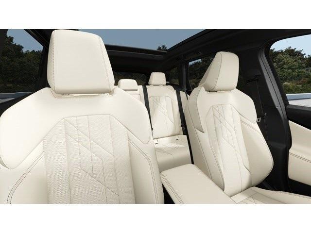 Photo of 2025 Alpine White BMW X3