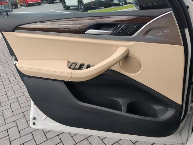 Photo of 2022 Mineral White Metallic BMW X3