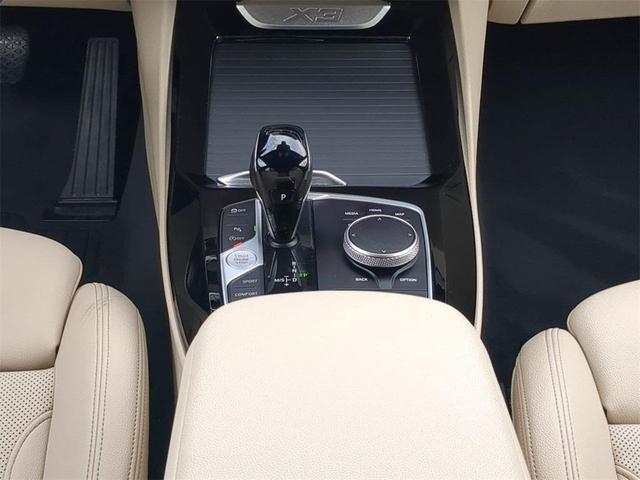 Photo of 2022 Mineral White Metallic BMW X3