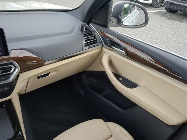 Photo of 2022 Mineral White Metallic BMW X3