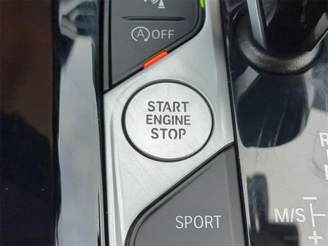 Photo of 2022 Mineral White Metallic BMW X3