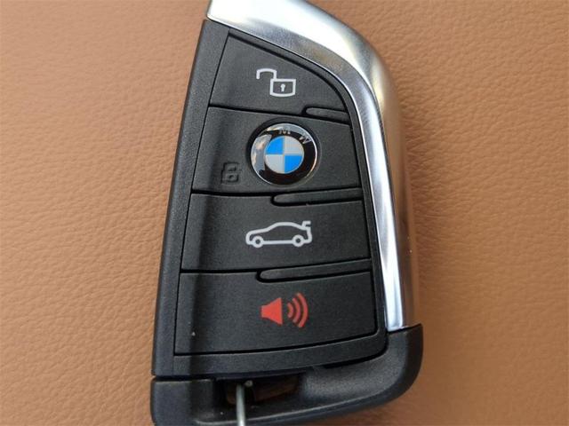 Photo of 2024 Mineral White Metallic BMW X3