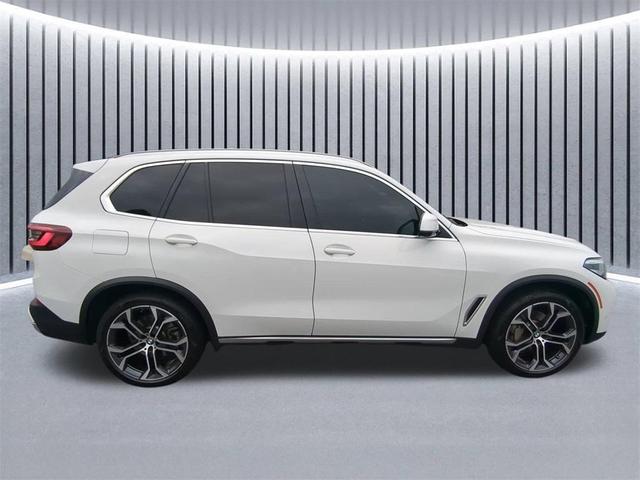 Photo of 2023 Alpine White BMW X5
