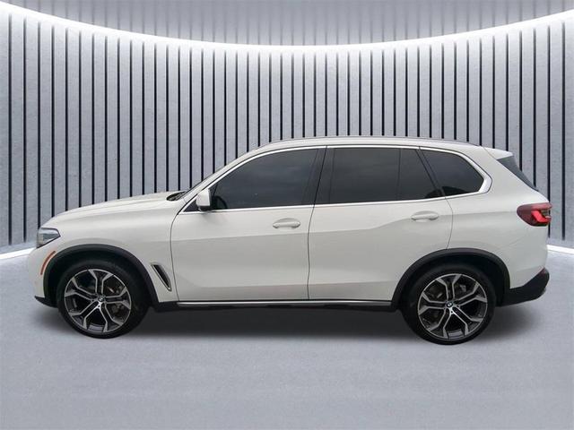 Photo of 2023 Alpine White BMW X5
