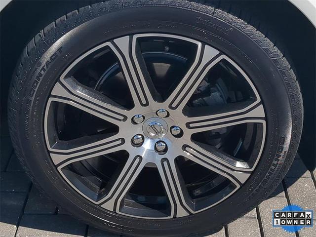 Photo of 2020 Crystal White Metallic Volvo XC60