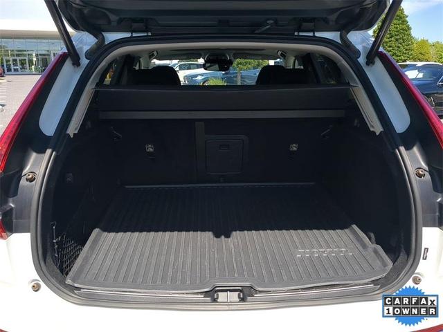 Photo of 2020 Crystal White Metallic Volvo XC60