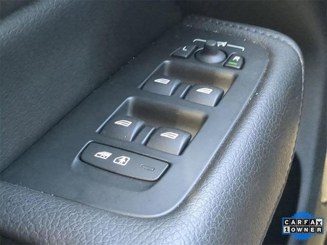 Photo of 2020 Crystal White Metallic Volvo XC60