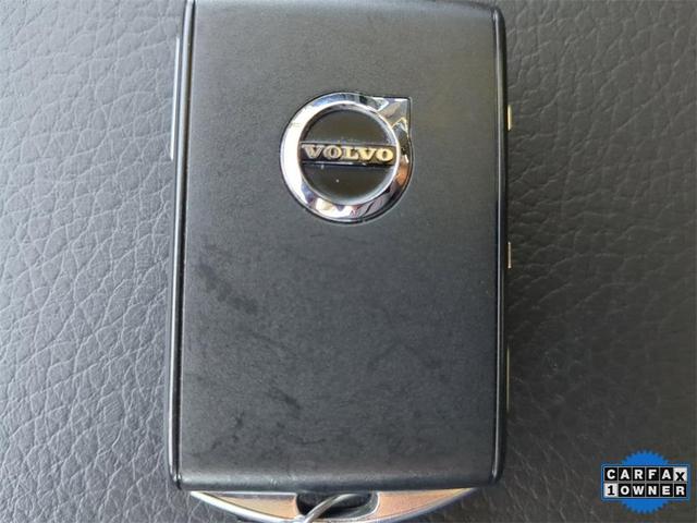 Photo of 2020 Crystal White Metallic Volvo XC60
