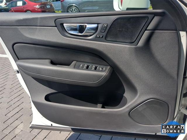 Photo of 2020 Crystal White Metallic Volvo XC60