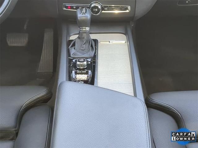 Photo of 2020 Crystal White Metallic Volvo XC60