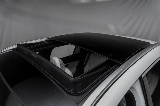 Photo of 2025 Polar White Mercedes-Benz GLC 300