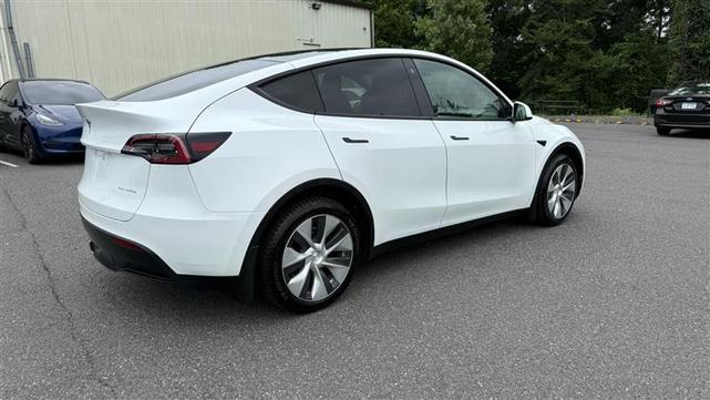Photo of 2023 Pearl White Multi-Coat Tesla Model Y