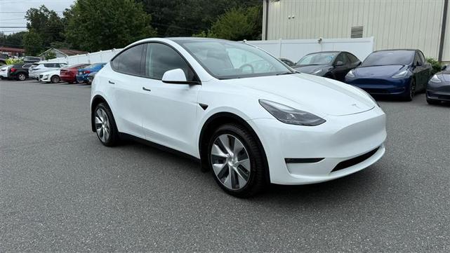 Photo of 2023 Pearl White Multi-Coat Tesla Model Y