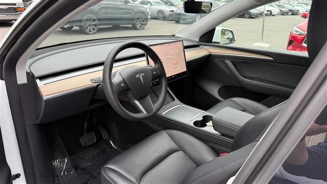 Photo of 2023 Pearl White Multi-Coat Tesla Model Y