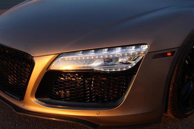 Photo of 2014 Daytona Gray Pearl Effect Audi R8
