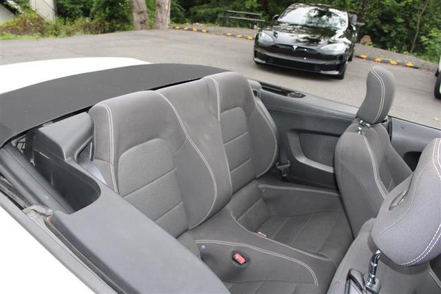 Photo of 2015 Oxford White Ford Mustang