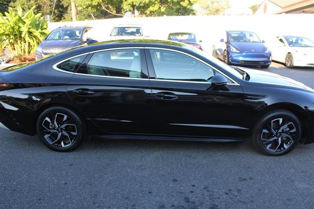 Photo of 2025 Abyss Black Hyundai SONATA