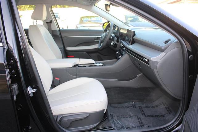 Photo of 2025 Abyss Black Hyundai SONATA