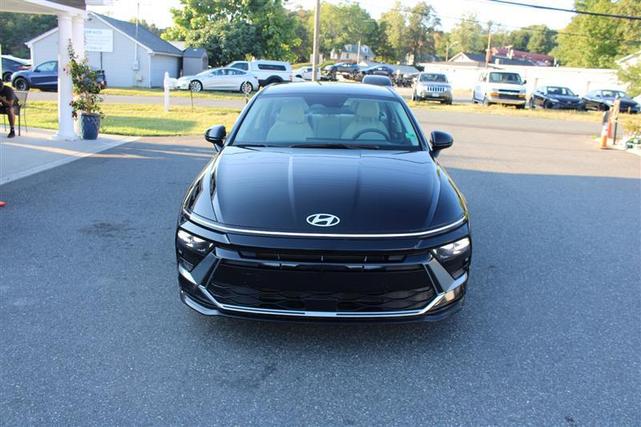 Photo of 2025 Abyss Black Hyundai SONATA