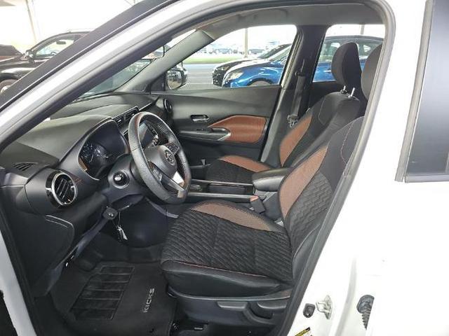 Photo of 2021 Aspen White Tricoat Nissan Kicks