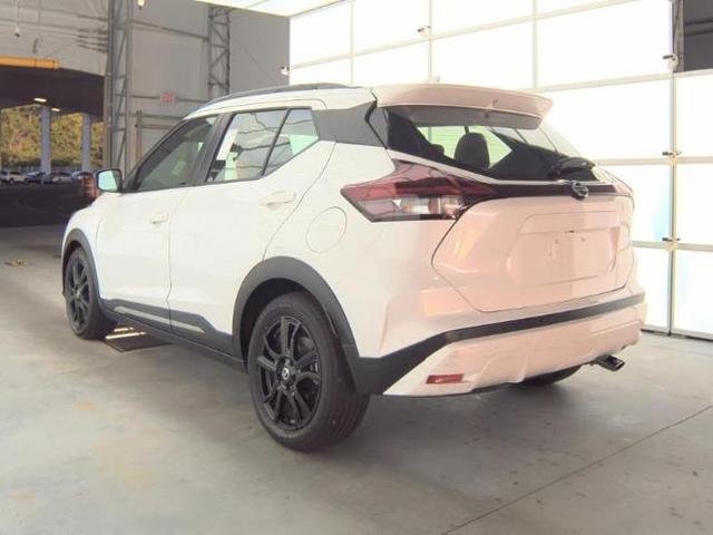 Photo of 2021 Aspen White Tricoat Nissan Kicks