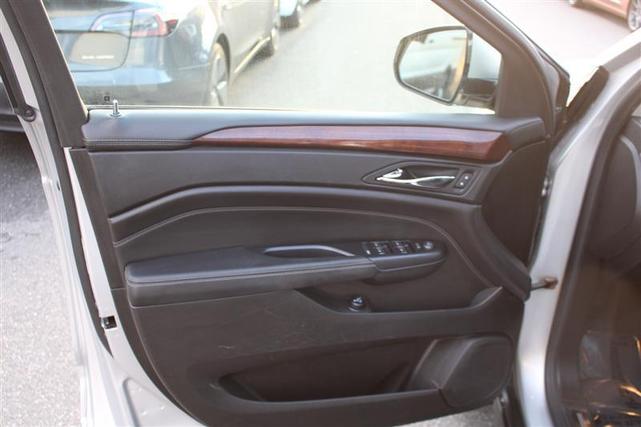 Photo of 2014 Radiant Silver Metallic Cadillac SRX