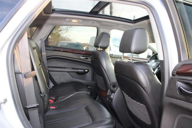 Photo of 2014 Radiant Silver Metallic Cadillac SRX