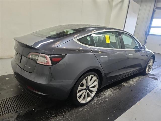Photo of 2019 Midnight Silver Metallic Tesla Model 3