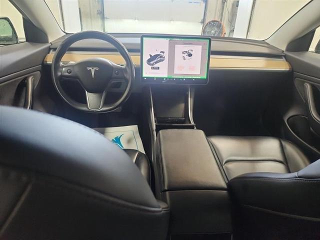 Photo of 2019 Midnight Silver Metallic Tesla Model 3