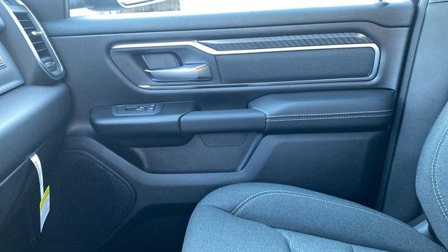 Photo of 2026 Diamond Black Crystal Pearlcoat RAM 1500