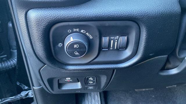 Photo of 2026 Diamond Black Crystal Pearlcoat RAM 1500