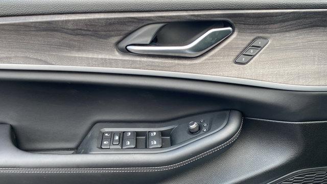 Photo of 2025 Bright White Clearcoat Jeep Grand Cherokee