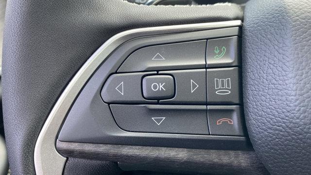 Photo of 2025 Bright White Clearcoat Jeep Grand Cherokee