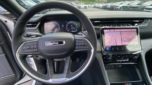 Photo of 2025 Bright White Clearcoat Jeep Grand Cherokee
