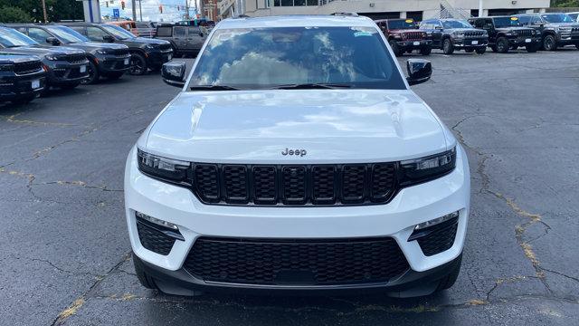 Photo of 2025 Bright White Clearcoat Jeep Grand Cherokee