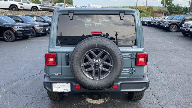 Photo of 2025 Anvil Clearcoat Jeep Wrangler
